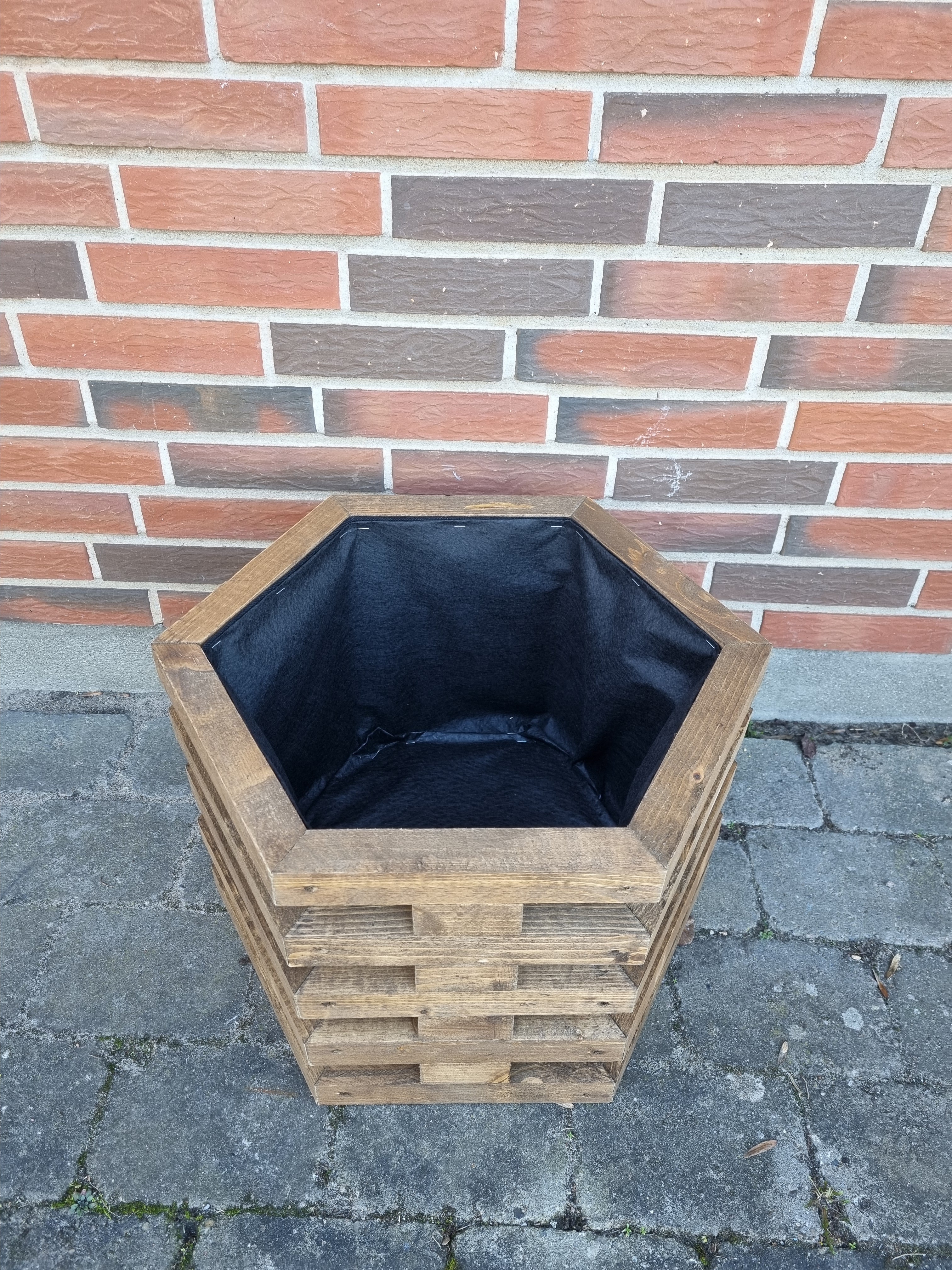 Snedkerlavet blomsterkumme i massivt træ - Fås i 3 farver - 45 x 45 x 36 cm