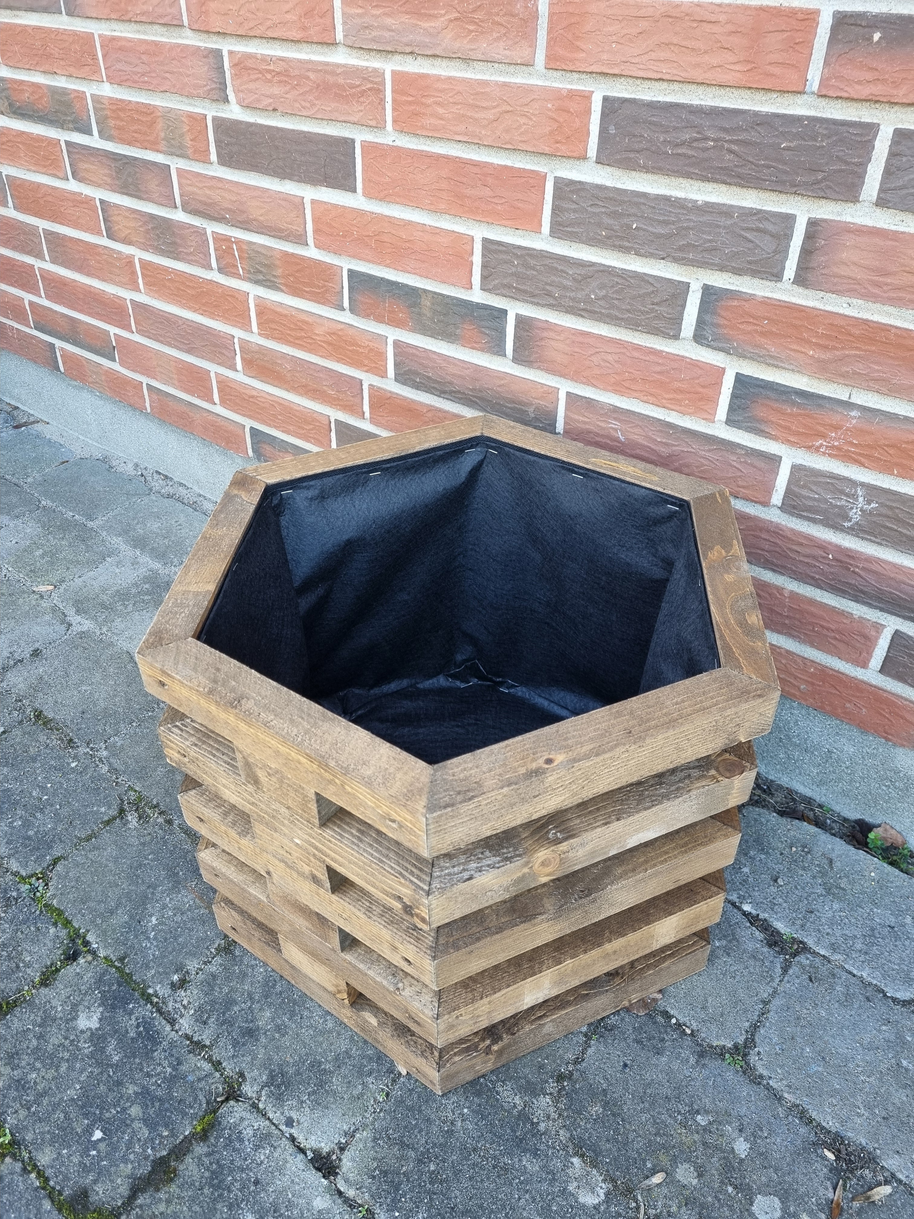 Snedkerlavet blomsterkumme i massivt træ - Fås i 3 farver - 45 x 45 x 36 cm