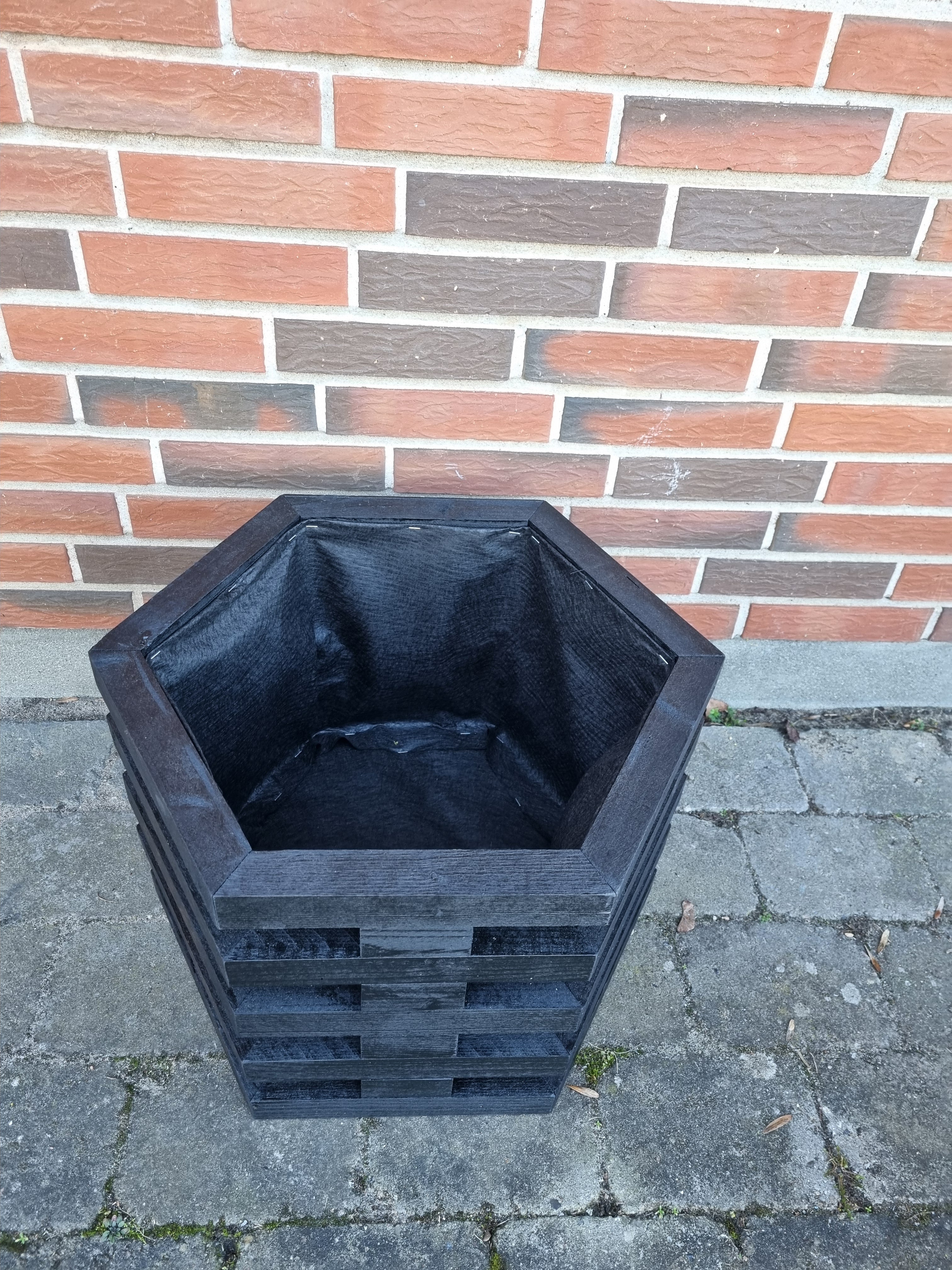 Snedkerlavet blomsterkumme i massivt træ - Fås i 3 farver - 45 x 45 x 36 cm