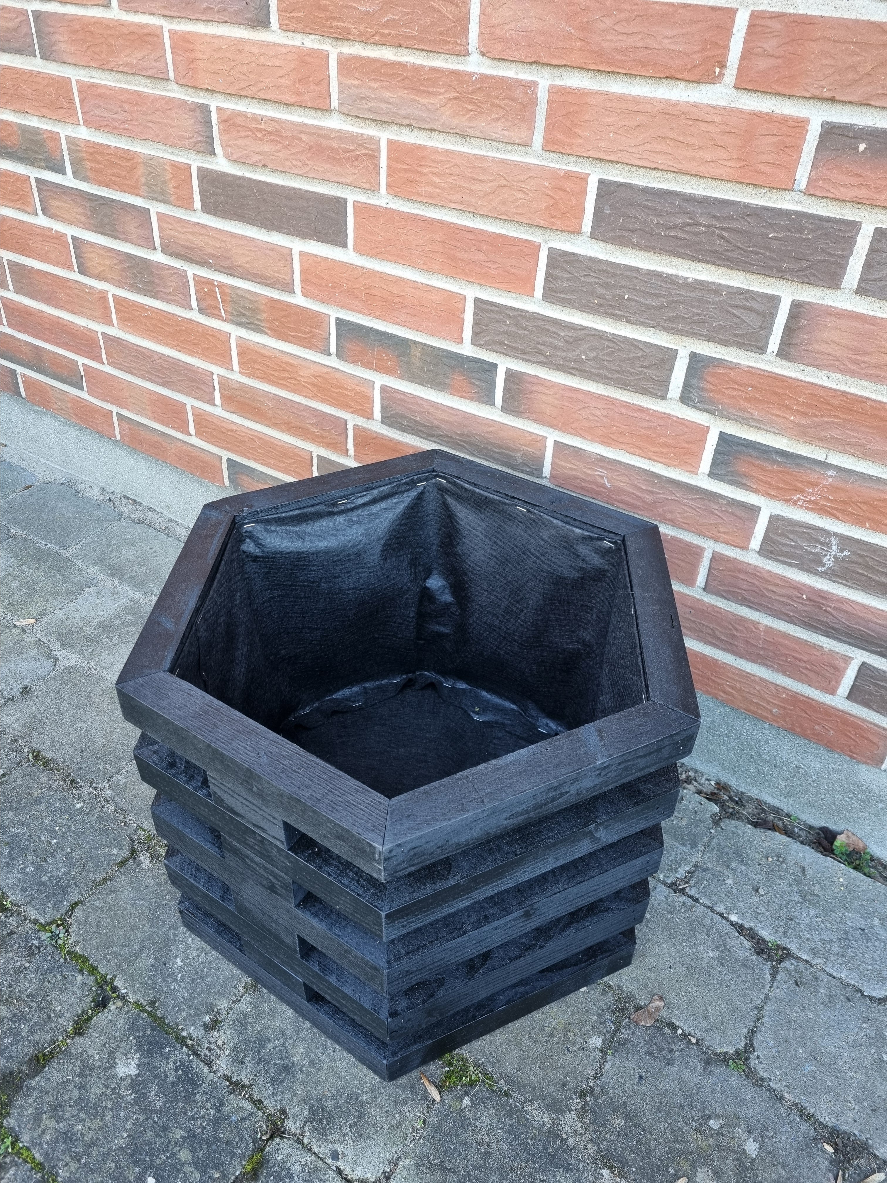 Snedkerlavet blomsterkumme i massivt træ - Fås i 3 farver - 45 x 45 x 36 cm