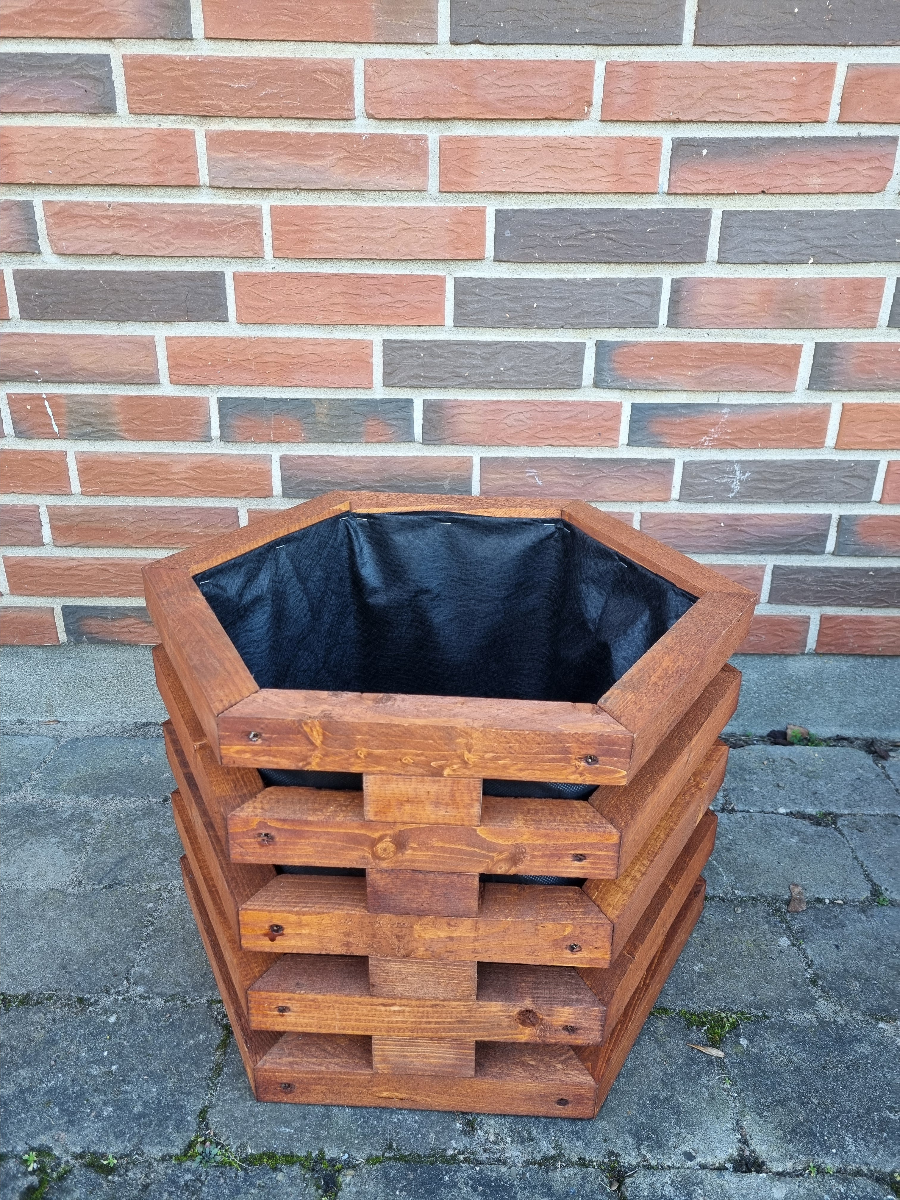 Snedkerlavet blomsterkumme i massivt træ - Fås i 3 farver - 45 x 45 x 36 cm