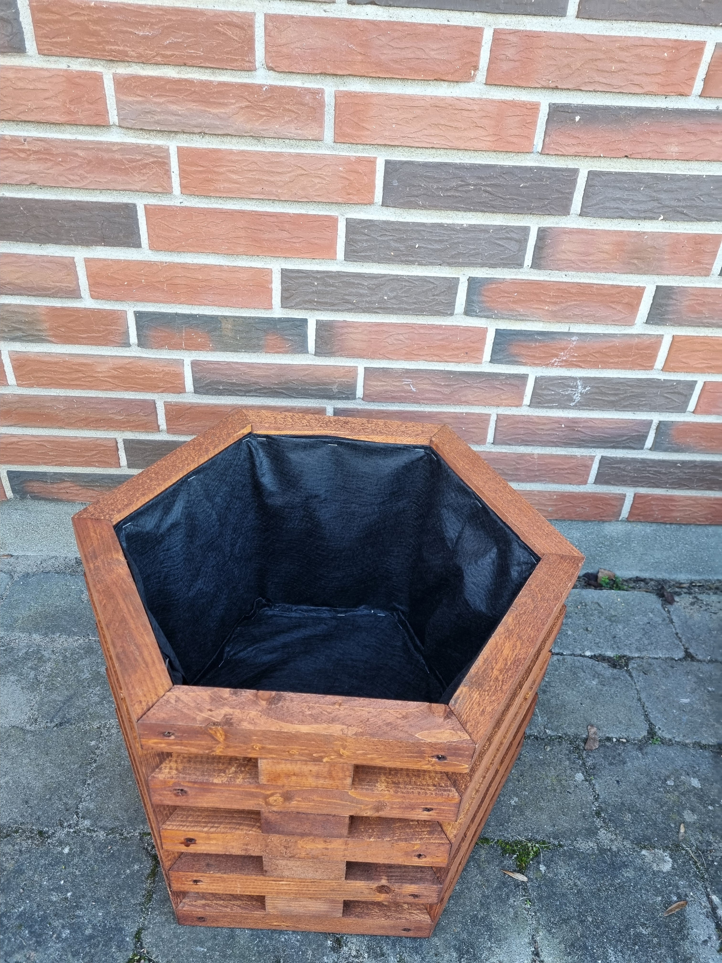 Snedkerlavet blomsterkumme i massivt træ - Fås i 3 farver - 45 x 45 x 36 cm