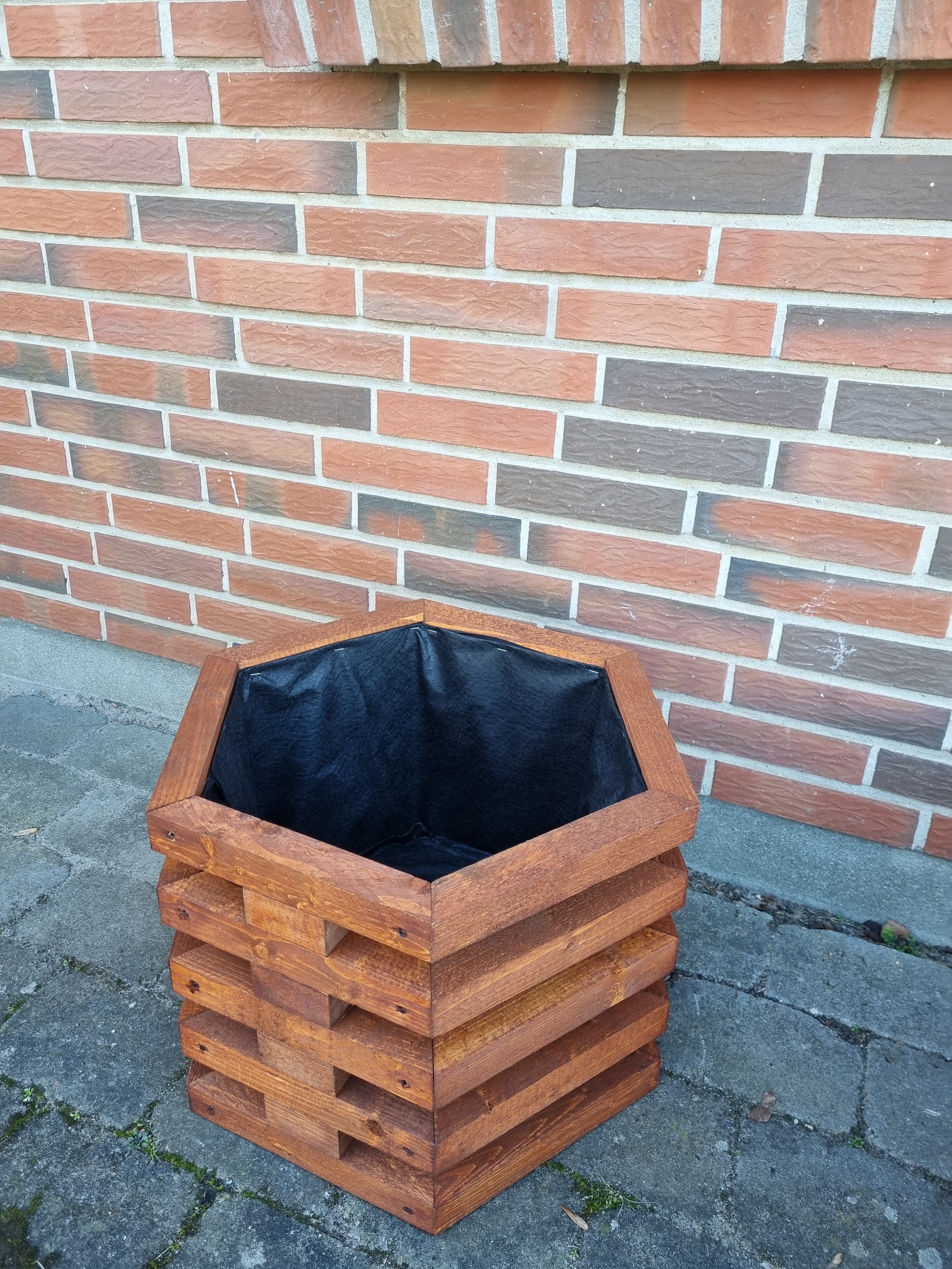 Snedkerlavet blomsterkumme i massivt træ - Fås i 3 farver - 45 x 45 x 36 cm