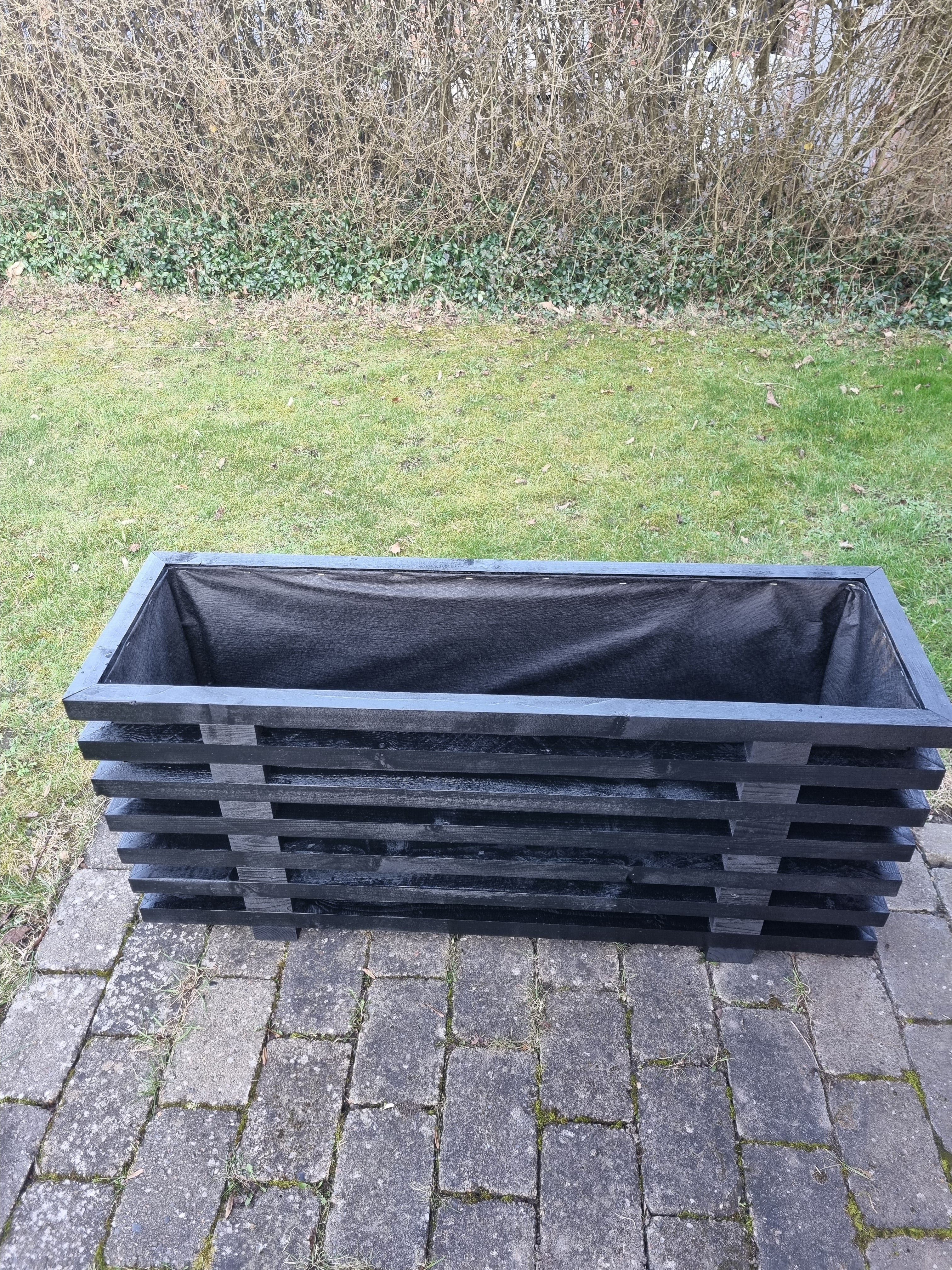 Snedkerlavet blomsterkasse i massivt træ - Fås i 3 farver - 120 x 37 x 49 cm