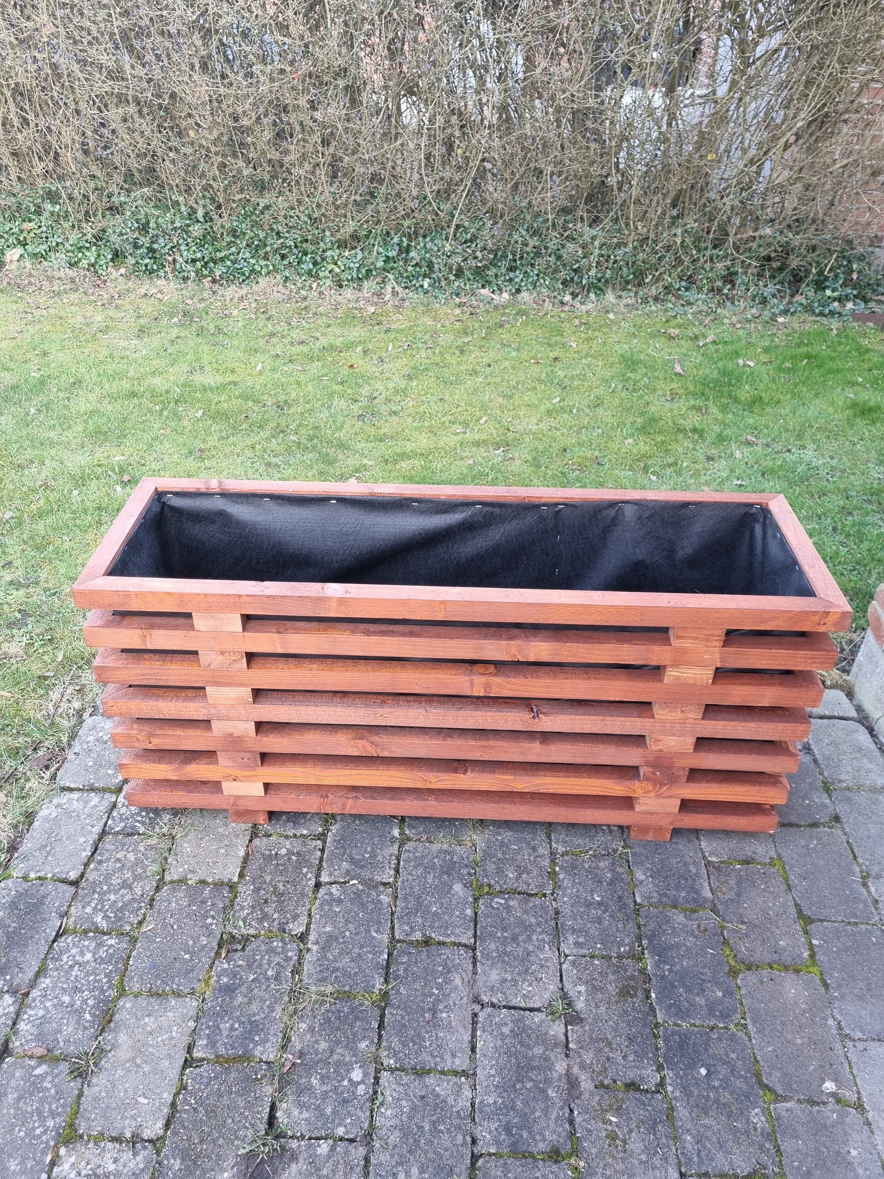 Snedkerlavet blomsterkasse i massivt træ - Fås i 3 farver - 120 x 37 x 49 cm