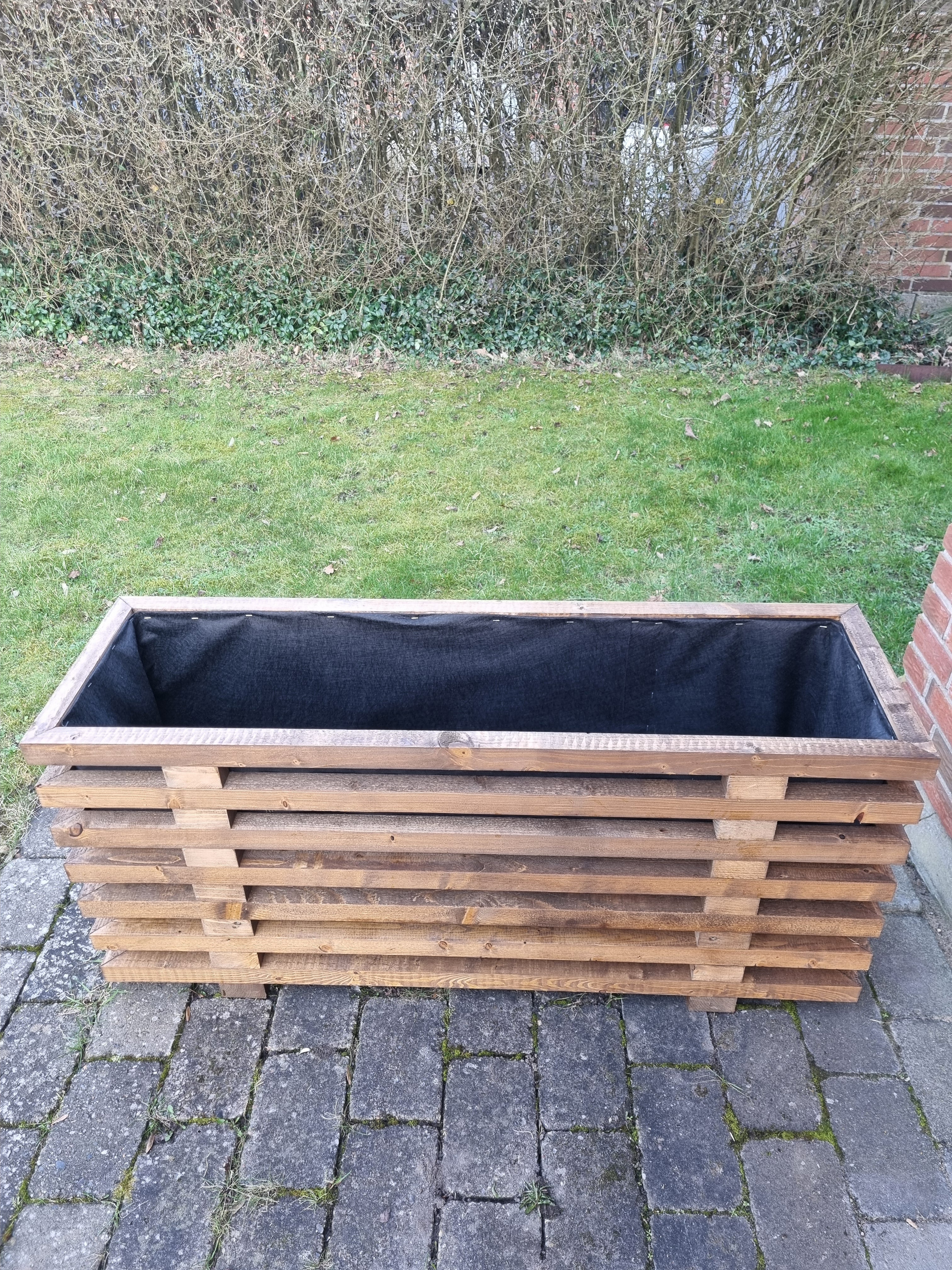 Snedkerlavet blomsterkasse i massivt træ - Fås i 3 farver - 120 x 37 x 49 cm