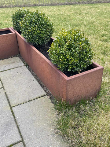 Højbed i cortenstål til udendørs indretning. Fuldsvejset og ombukket kanter. Laves på special mål. Holdbarhed op til 30 år. 